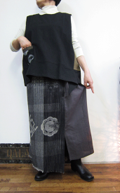 色んな生地が集まって一つの色になるのです。そんな平和を望むツーピース　第三弾　1着限定