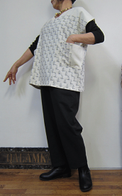 続・急なお出掛けにはセットが活躍！優しい色柄インド絣が締まる黒のコンビなパンツスーツ♪一着限定