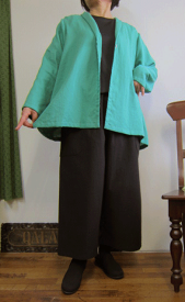 緑の羽織でバイクに乗ればぁそれはバカンスの合図になると？だれが言ったか知らないけれどダブルガーゼの緑のジャケット