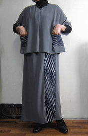 シックなグレー系のポリジョーゼットツーピース