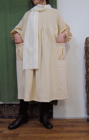 初恋の思い出は淡いオレンジの便箋に書き込みました。懐かしいあの時に戻って着たいワンピース一着限定