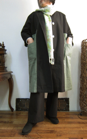 黒とみどりのツートン春までコート　 一着限定