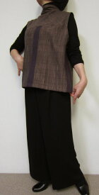 ブラウンベースにパープルラインのキリリとおしゃれなお気軽ベスト綿100％一着限定