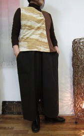 大人のツートンベストは胸の切り替えギャザーがニクイ♪