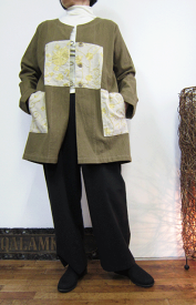 運動会のゼッケンは母は夜なべで刺しゅう入りを作ってくれました♪嘘です、マジックでした。マッキーの太い方で。個性派コートは一着限定