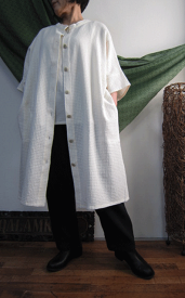 爽やかクレープ生地 夏のコートでちょっとお出掛け♪生成のインナーがお供します♪一着限定