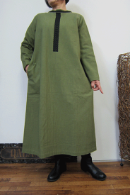 緑のインクで手紙を書けばそれはサヨナラの合図になるけれど、若草色のワンピースは素敵な出会いが期待できそうよ♪一着限定