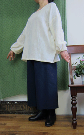 肌触りの良さが自慢のクレープブラウスはお袖にゴム入だから活動的♪ここ一番で腕まくり♪その2