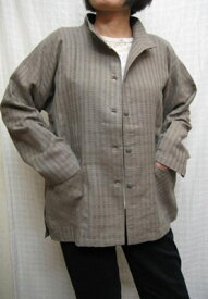 送料無料 日除けの立ち衿 透かし織りジャケットグレイッシュブラウン 綿100％大きいサイズ 40代.50代.60代.70代個性派 シニア ミセス レディースファッション