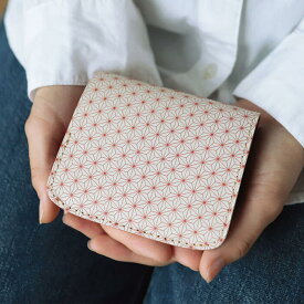「小さいふ。」 小さい財布 お札が折れない ミニ財布 コンパクト財布 本革 革 栃木レザー 日本製 ハンドメイド メンズ レディース カードたくさん 大容量 財布 二つ折り財布 日本 の 伝統模様【クアトロガッツ コンチャ 麻の葉 椿 Tsubaki】