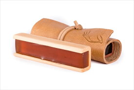 [Leatherwood Bespoke Rosin] レザーウッド ビスポーク松脂 オーストラリアの手作り松脂　プロ演奏家も絶賛中　天然の巻き革と天然木ケースを使った最高級品