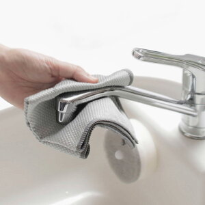 【クリックポスト便可】【メール便可】ガラス・鏡ピカッとクロス(グレー)【マーナ marna 掃除の達人シリーズ オススメ 便利 優秀 硝子 ガラス 鏡 ミラー 水アカ 手垢 手アカ 蛇口の曇り よく