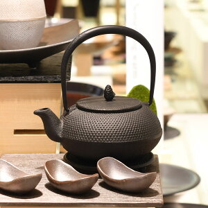 【取り寄せ商品】南部鉄びん NANBU TETSUBIN 鉄瓶 アラレ NT0107【南部鉄びん 鉄瓶 南部鉄器 ティーポット 茶器】