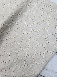 コットンリネンの刺繍レース:クロス柄の生成ベースに刺繍糸はクリームを使用。サイズは110cmx45cmです。45cmにカット済です