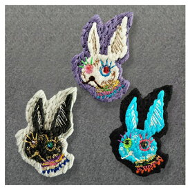 【刺繍ブローチ】ザクザク動物顔ウサギ　Made in japan、刺繍、ブローチ、全面刺繍、立体、軽い、手差し風