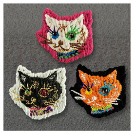 【刺繍ブローチ】ザクザク動物顔ネコ　Made in japan、刺繍、ブローチ、全面刺繍、立体、軽い、手差し風
