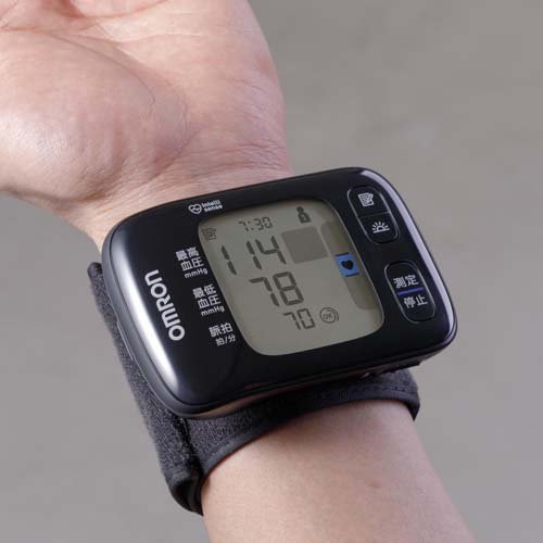 手首式血圧計 オムロン HEM-6232T 血圧計 スマホ連動 手首 