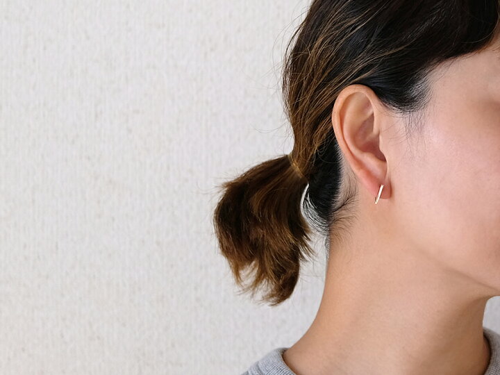 楽天市場】K18 アロー ショート ピアス 18k 18金 フープピアス  
