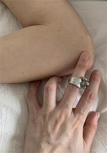 洗練されたシルエット オープンリング 大人気 プレゼント 指輪 調節可能 リング 人差し指リング