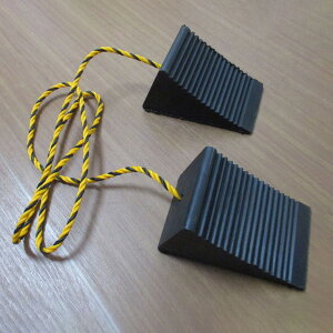 タイヤストッパー 2個セット 軽 小型 普通自動車 対応 トラロープ 付き タイヤ止め ブロック 自動車 動かない ストッパー ロープ(代引不可)【送料無料】