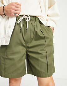 プルアンドベアー メンズ ハーフパンツ・ショーツ ボトムス Pull&Bear pleated chino shorts in green Green