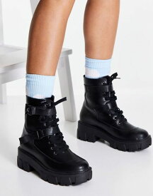 グラマラス レディース ブーツ・レインブーツ シューズ Glamorous lace up flat ankle boots with buckles in black Black
