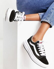 【送料無料】 バンズ レディース スニーカー シューズ Vans Old Skool Overt sneakers in black/white Black