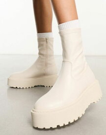 【送料無料】 パブリックデザイア レディース ブーツ・レインブーツ シューズ Public Desire Pabla chunky sole ankle boots in off-white WHITE
