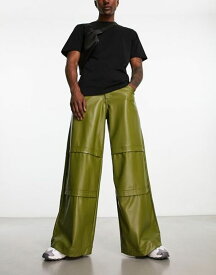 【送料無料】 エイソス メンズ デニムパンツ ボトムス ASOS DESIGN extreme wide leg leather look jeans in khaki green Khaki