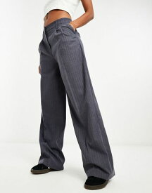 【送料無料】 ベルシュカ レディース カジュアルパンツ ボトムス Bershka double waistband wide leg tailored pants in gray pinstripe Gray