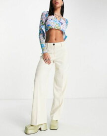 【送料無料】 ベルシュカ レディース カジュアルパンツ ボトムス Bershka wide leg slouchy dad tailored pants in off white WHITE