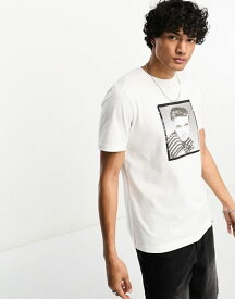 【送料無料】 プレティグリーン メンズ Tシャツ トップス Pretty Green x Elvis photo chest print graphics t-shirt in white White