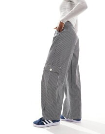 【送料無料】 リクレイム ヴィンテージ レディース カジュアルパンツ カーゴパンツ ボトムス Reclaimed Vintage wide leg cargo pants in dark gray pinstripe pinstripe
