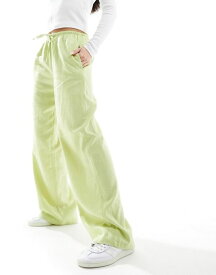 【送料無料】 ベルシュカ レディース カジュアルパンツ ボトムス Bershka tie waist wide leg linen mix pants in pistachio GREEN