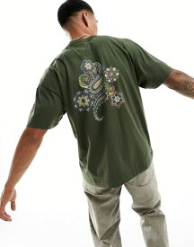 【送料無料】 プレティグリーン メンズ Tシャツ トップス Pretty Green Marriot back print relaxed fit t-shirt in dark olive green Green