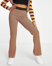 【送料無料】 エイソス レディース カジュアルパンツ ボトムス ASOS DESIGN knitted flare pants in stripe - part of a set brown