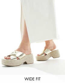 【送料無料】 エイソス レディース サンダル シューズ ASOS DESIGN Wide Fit Toy cross strap wedges in gold GOLD