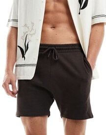 【送料無料】 エイソス メンズ ハーフパンツ・ショーツ ボトムス ASOS DESIGN skinny shorts in brown Chocolate torte