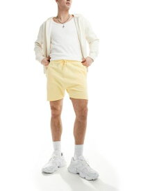 【送料無料】 エイソス メンズ ハーフパンツ・ショーツ ボトムス ASOS DESIGN skinny shorts in yellow Pale banana