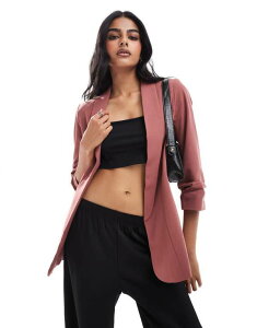 �s�[�V�[�Y ���f�B�[�X �A�E�^�[ �W���P�b�g�E�u���]�� �M���U�[ �u���U�[ Pieces blazer with ruched sleeves in spice Spice