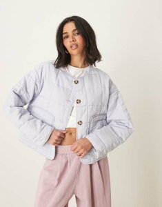 GC\X fB[X AE^[ WPbgEu] LeBO Nbvh WPbg ASOS DESIGN cropped collarless quilted jacket in pale Pale blue u[
