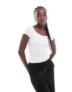 RbgI fB[X gbvX TVc V[c WHITE Cotton:On Cotton On ribbed scoop neck short sleeve top in white