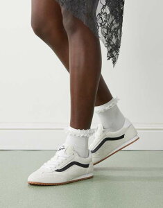 yz oY fB[X Xj[J[ V[Y Vans Super Lowpro sneakers in white and black WHITE