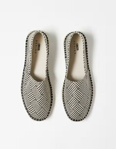 GC\X Y V[Y T_ Black and white ASOS DESIGN slip on espadrilles in black and white weave