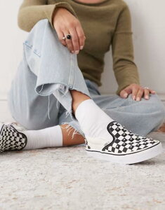 oY fB[X V[Y Xj[J[ White/black Vans Classic slip-on sneakers with checkerboard rhinestones in white and black