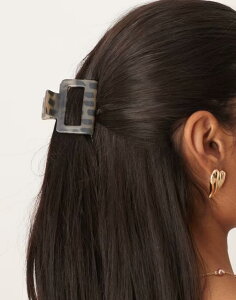 【送料無料】 デザインビーロンドン レディース ヘアアクセサリー アクセサリー DesignB London small hair claw in neutral animal print BEIGE