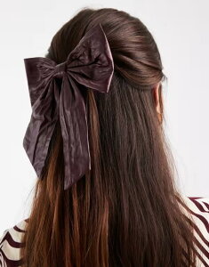 I[ fB[X ANZT[ wAANZT[ U[ tFCNU[ ONLY faux leather bow hair tie in dark Burgundy o[KfB