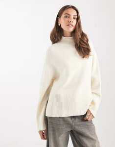 u[u\E fB[X AE^[ jbgEZ[^[ nClbN Z[^[ Brave Soul high neck sweater with wide sleeves in cream CREAM N[