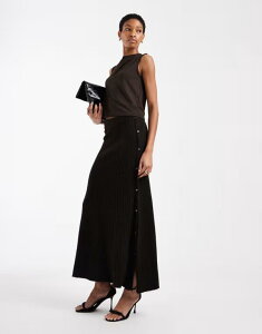 x[_ fB[X {gXJ[g ujbg ~fB jbg Vero Moda Tall rib knit button side midi skirt in heathered chocolate torte `R[g