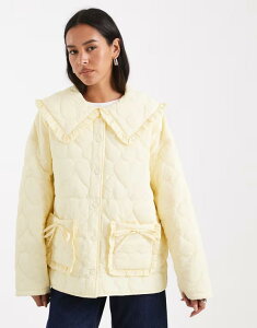 �~�X�Z���t�t���b�W ���f�B�[�X �A�E�^�[ �W���P�b�g�E�u���]�� �L���e�B���O Misselfridge quilted liner jacket with collar in buttermilk